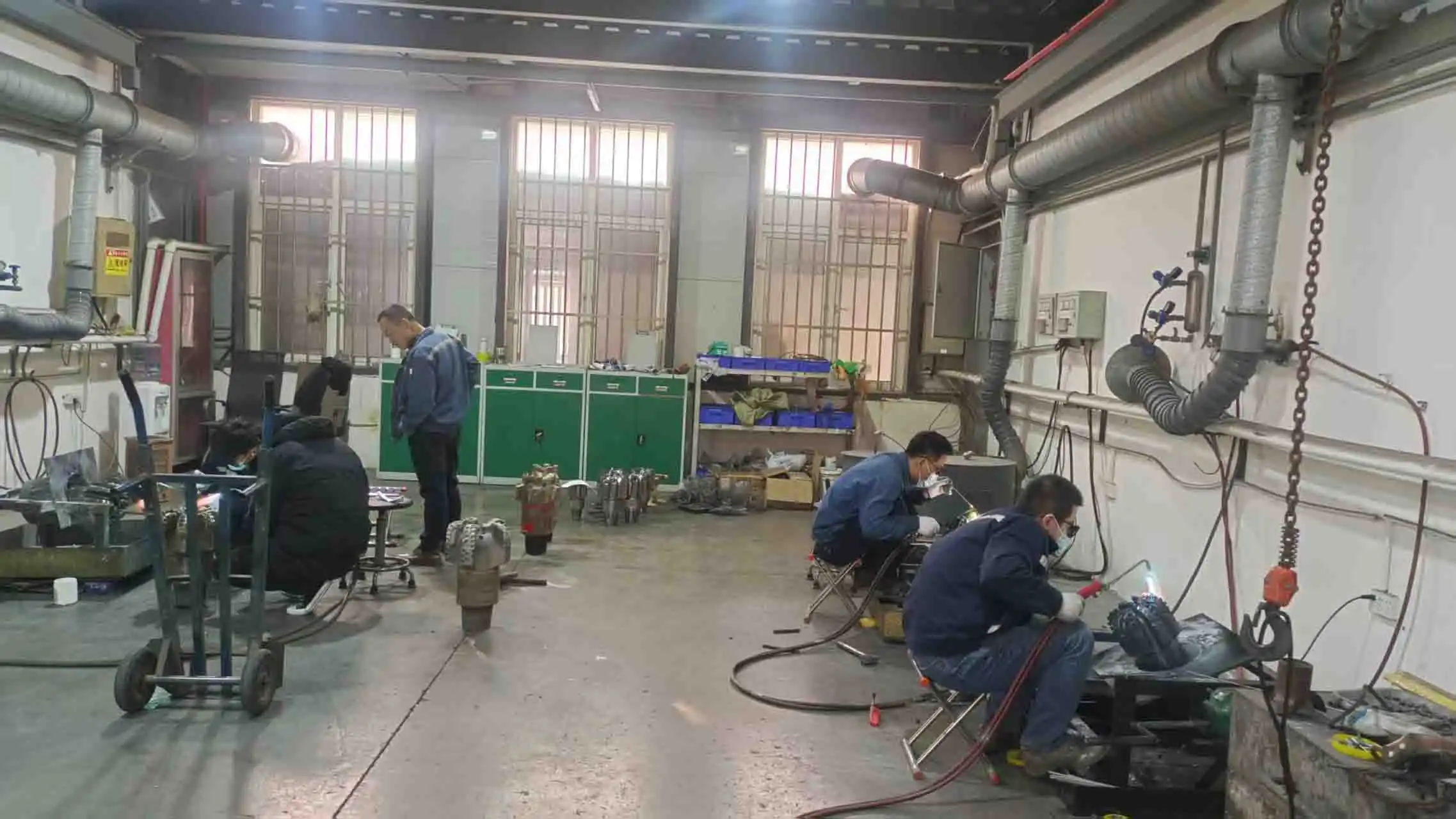 four-blade wing high-performance petroleum drill bit