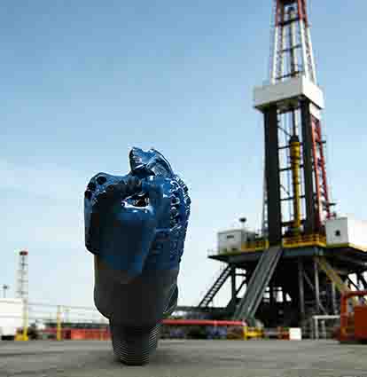 What innovations improve three-blade oil drill bit lifespan?