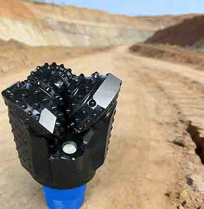 How to extend the lifespan of hard alloy scraper drill bit?